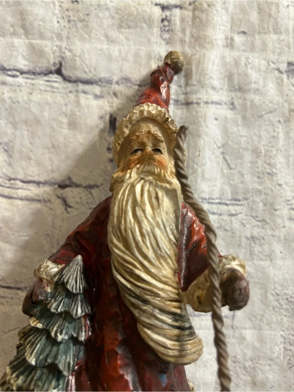 CHRISTMAS (2007) SANTA CLAUS-COUNTRY OLD FASHION FIGURINE CHRISTMAS TREE & STICK